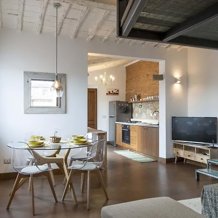Italian Experience-da Vinci Loft Apartment *